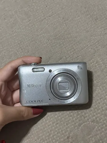 Câmera Nikon S3700