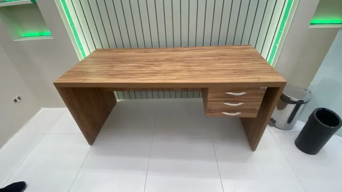 Mesa escritório 3 gavetas