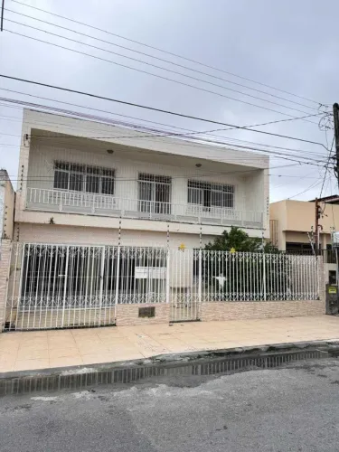 CASA EM RUA PÚBLICA NO SALGADO FILHO [57607]