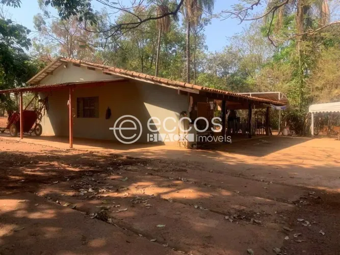 Chácara à venda, 2 quartos, Jockey Camping - Uberlândia/MG