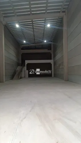 Galpão à venda e para alugar em Cotia, Centro, com 290 m²