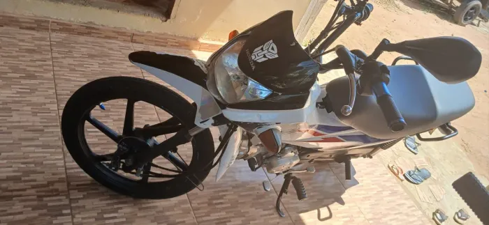 Moto em dias, ponto de transferência, partida elétrica. Só pegar e anda 