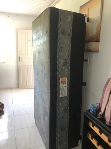 cama de solteiro no precinho 200 pra vender ligeiro falar com dayane zap *51