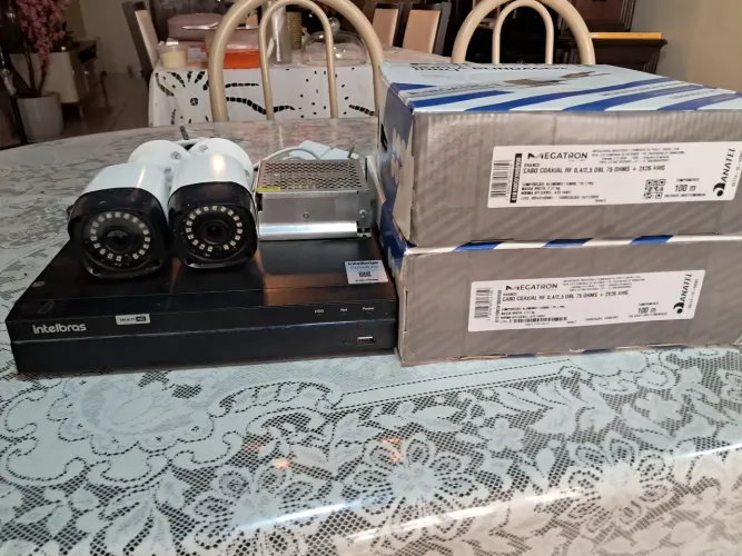 Kit 8 câmeras e DVR Intelbras 
