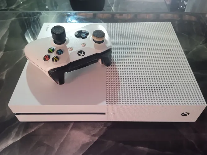 Xbox one s 1Tb. Full HD semi-novo 