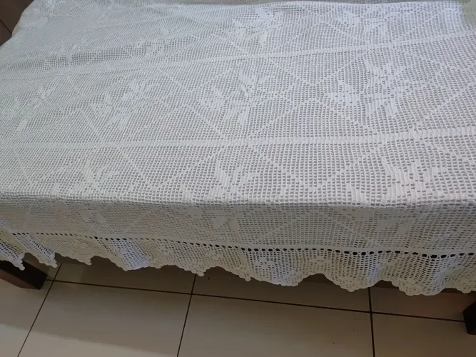 Colcha de solteiro ou toalha de mesa de crochê branca solteiro