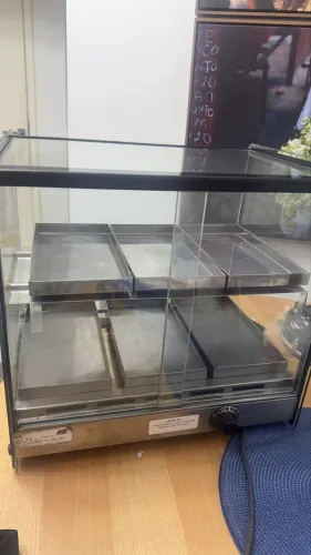 Estufa para lanchonete 6 bandejas 220 volts R$ 550,00 muito nova usado poucas vezes 