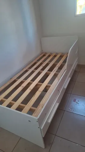 Cama solteiro com gavetas