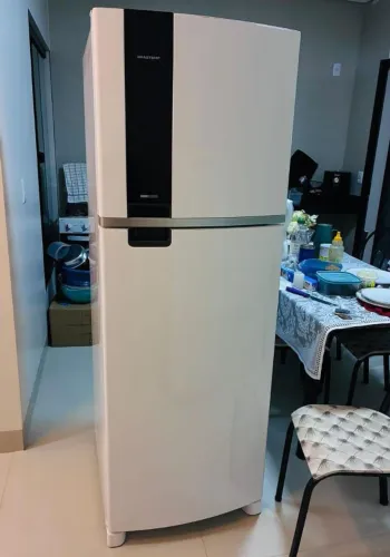 Geladeira frost free 400 L funcionando tudo nunca deu defeito sem enferrujados amassados