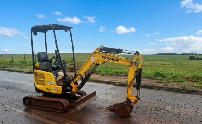 Miniescavadeira Yanmar ViO17