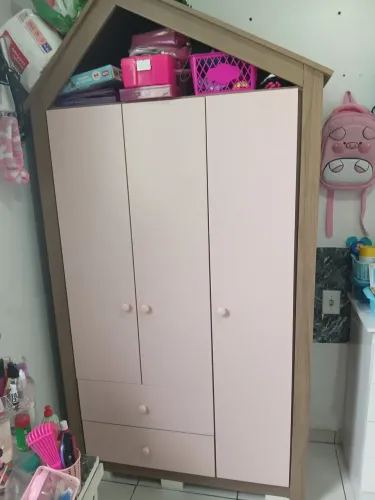Vendo lindo guarda roupa de casinha