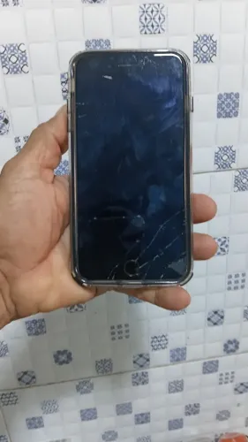 Vendo esse celular iPhone  só trocar  a tela