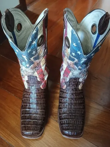 Bota texana Wrangler em couro de jacaré