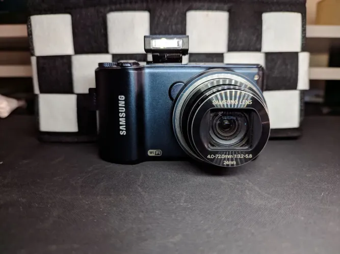 Câmera Samsung WB250F estilo cybershot