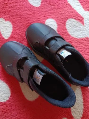 Tênis escolar preto