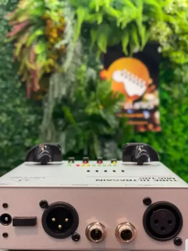 AMPLIFICADOR MICROFONE BEHRINGER MIC100