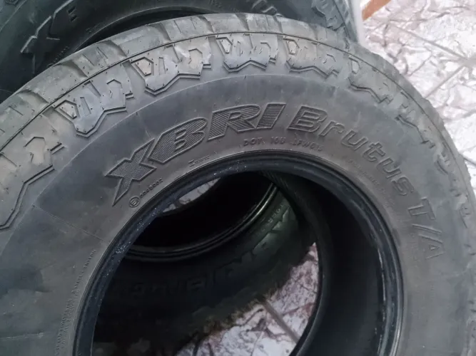 VENDO PNEUS DE CAMINHONETE