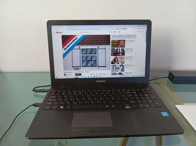 Notebook Samsung Celeron E20 Detalhe apenas no teclado