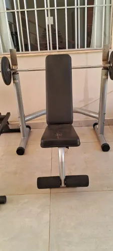 Vendo suporte de barra com banco para supino.