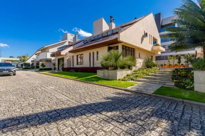 CASA EM CONDOMINIO FECHADO NO BAIRRO SEMINÁRIO - CURITIBA - PRtiba - PR