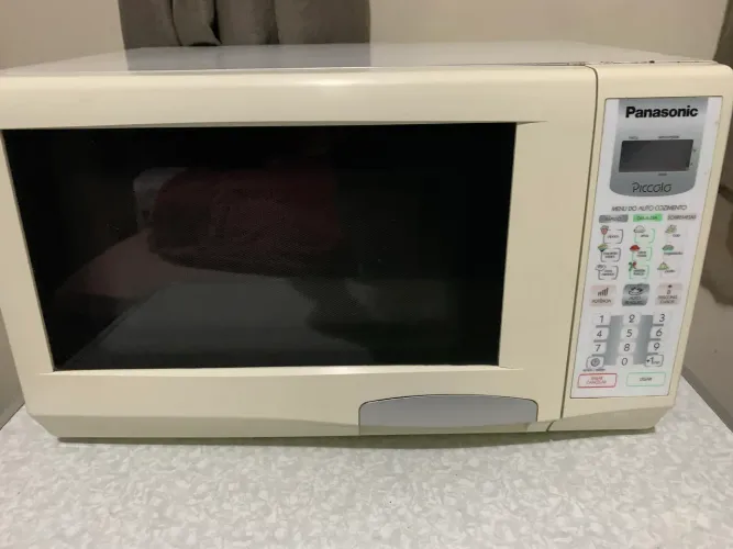 MICROONDAS PANASONIC PICCOLO COM DEFEITO- 22 LITROS