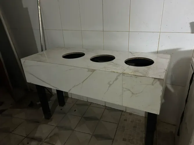 Balcão para sopas e caldos 3 panelas 