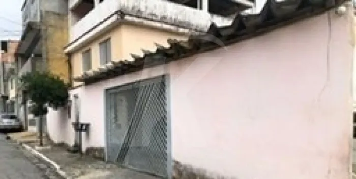 Sobrado amplo de esquina, 160m² ótima localização.