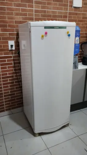Geladeira Consul pequena 