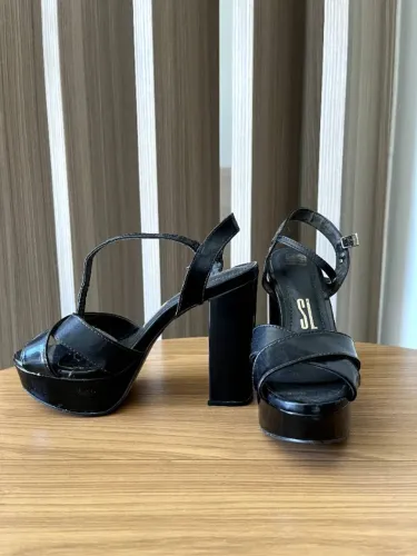 Sandália Preta Santa Lolla Tamanho 34