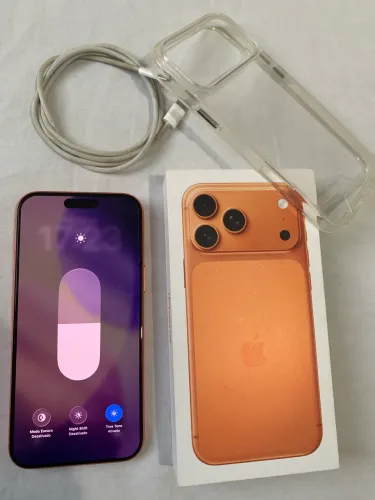 iPhone 17 Pro Max laranja