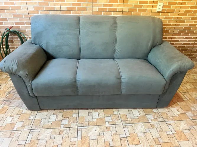 Sofá 3 lugares novo R$:350 com entrega wattszap: *