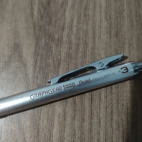 Lapiseira pentel profissional + grafite