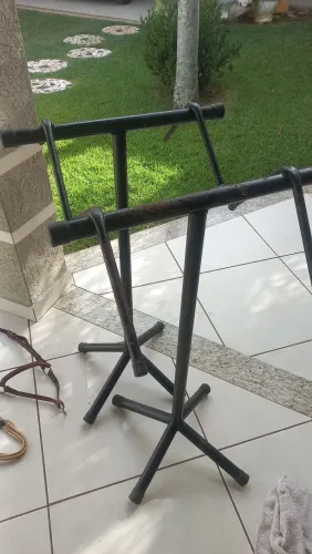 Suporte de chão p selas e cabeçadas,