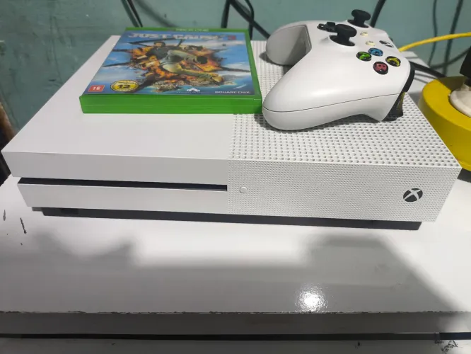 Xbox one s 1T de memória top VENDO OU TROCO POR CELULAR OU NOTEBOOK 