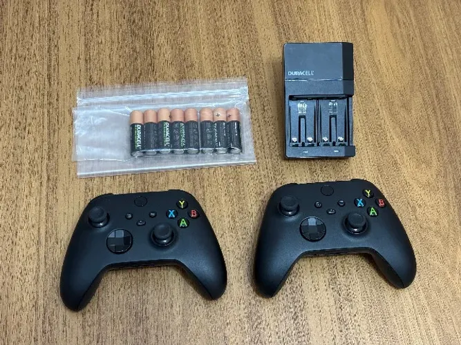 Controles XBox Series X/S + 8 Pilhas Recarregáveis + Carregador