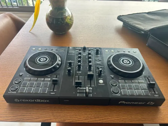 Ddj 400
