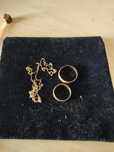 Par de alianças 18k e corrente de ouro.
