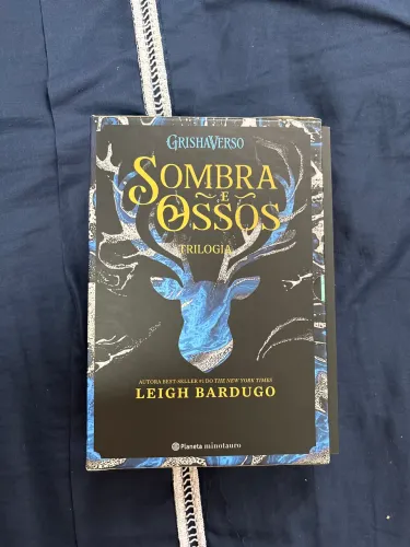 Box da trilogia Sombra e Ossos