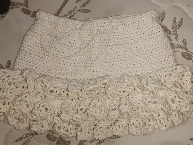 Saia babado de crochê cor natural/brilho