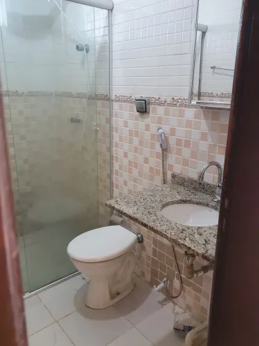alugo apartamento todo em granito com 2 quartos sendo 1 suíte com armário