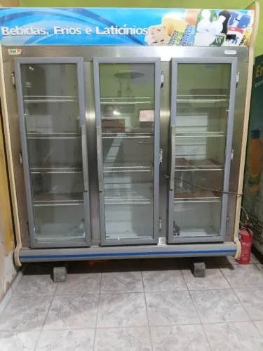 Geladeira expositora de comércio