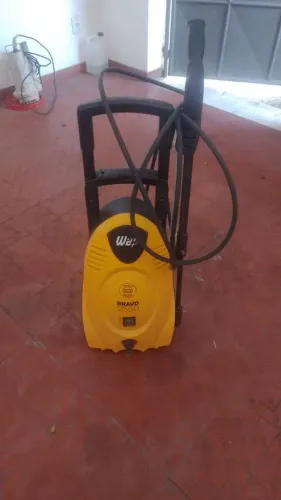 lavadora de alta pressão WAP modelo Bravo 2550 de cor amarela.