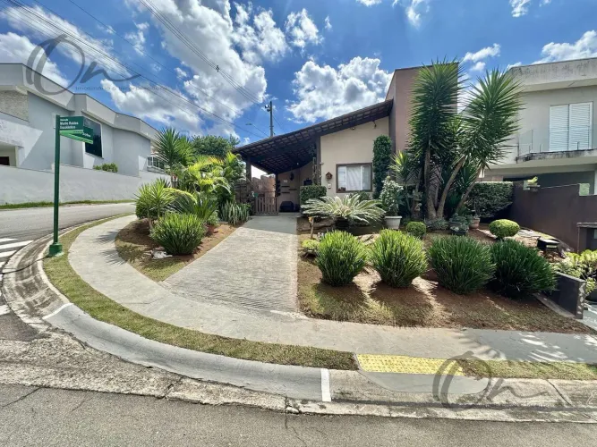 Casa em Condomínio em Cotia, São Paulo: 2 Dormitórios, 3 Vagas, Quintal com SPA e Churrasq