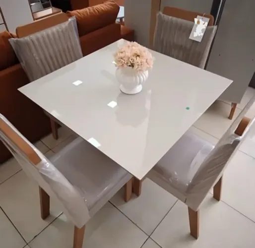 Mesa de Jantar Com 4 Cadeiras (Produto Novo)