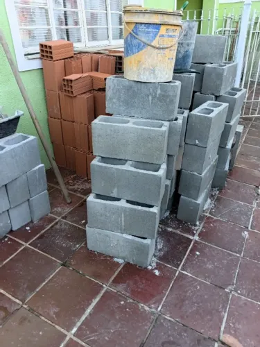 Bloco de concreto e pedrisco