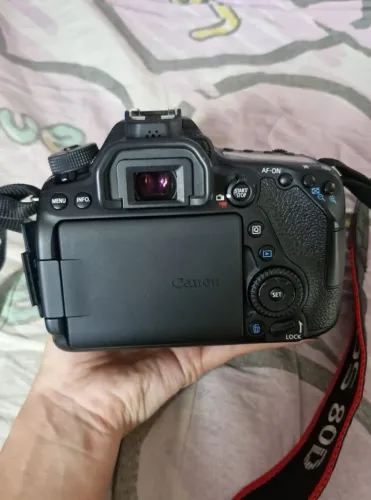 Câmera Semiprofissional Canon 80D - Somente corpo - PRATICAMENTE NOVA - 18k disparos