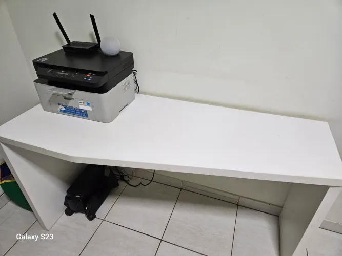 MESA / ESCRIVANINHA BRANCA