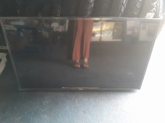 Vendo SMART TV SAMSUNG tela quando liga fica preta, funcionando áudio e canais