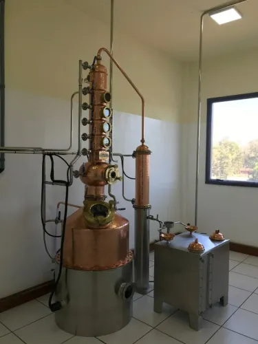 Alambique em cobre martelado - Capacidade de carga útil 100 litro