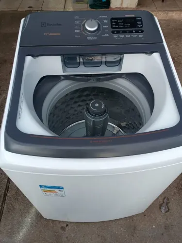 Máquina de lavar Eletrolux 15kg dividimos TB cartão ?